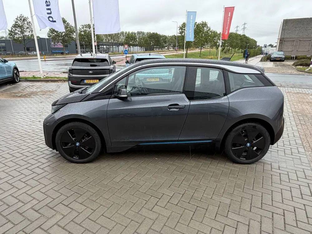 BMW i3 Basis 120Ah 42 kWh 170pk uit 2020, foto 10