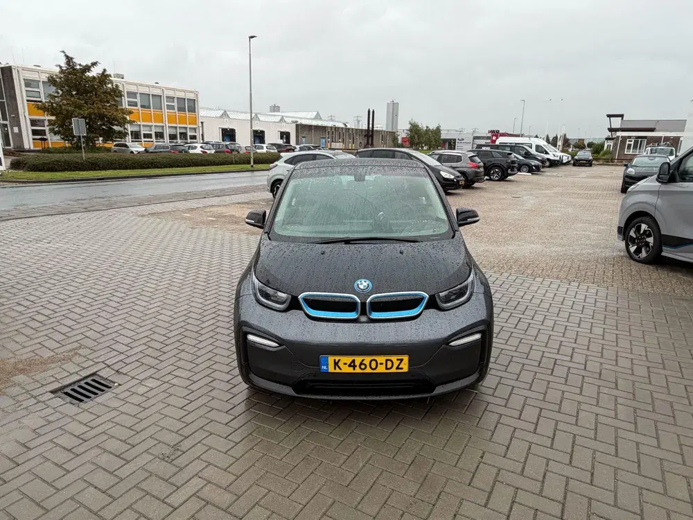 BMW i3 Basis 120Ah 42 kWh 170pk uit 2020, foto 2