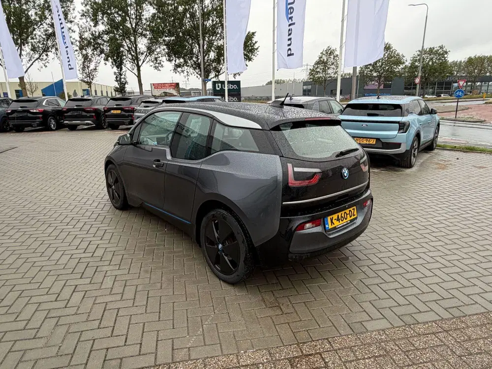 BMW i3 Basis 120Ah 42 kWh 170pk uit 2020, foto 3