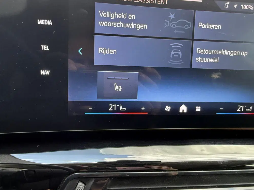 BMW iX1 eDrive20 67 kWh Leder bekleding stoelverwa uit 2025, foto 11