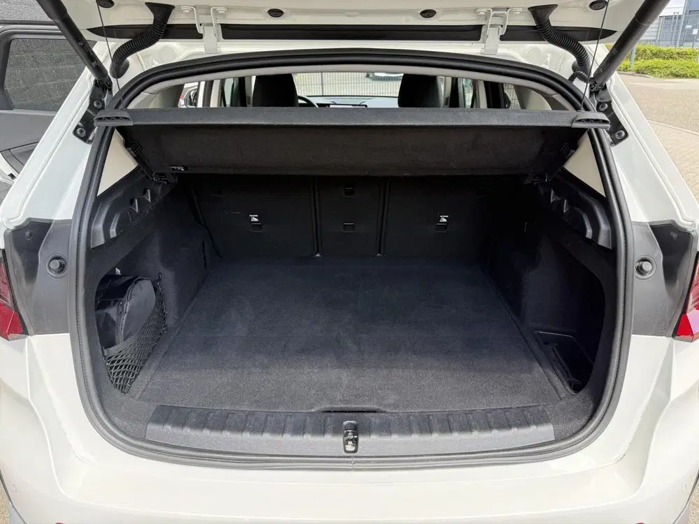 BMW iX1 eDrive20 67 kWh Leder bekleding stoelverwa uit 2025, foto 13