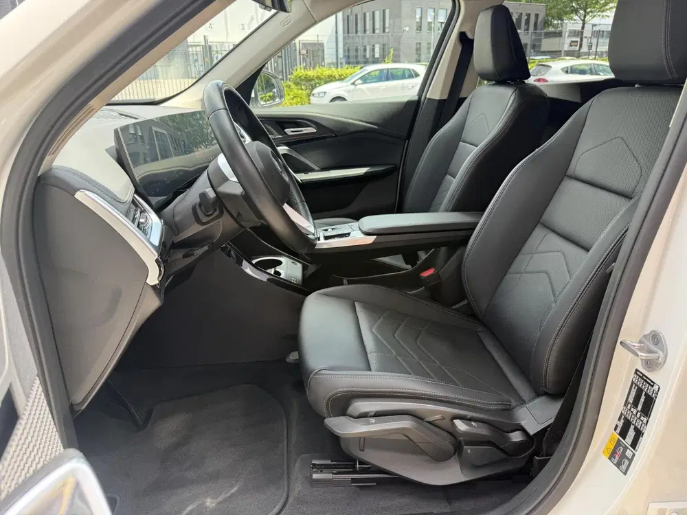 BMW iX1 eDrive20 67 kWh Leder bekleding stoelverwa uit 2025, foto 2