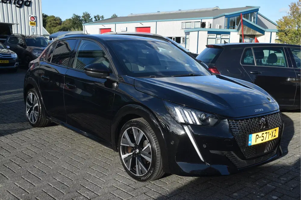Peugeot 208 1.2 PureTech GT LED uit 2022, foto 3