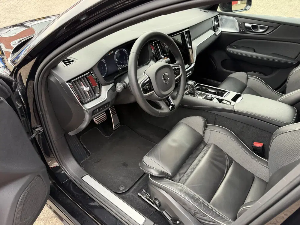 Volvo V60 2.0 T6 350 PK uit 2022, foto 15