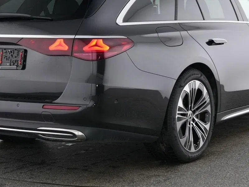 Mercedes-Benz E-Klasse 300 e Exclusive Line uit 2025, foto 3