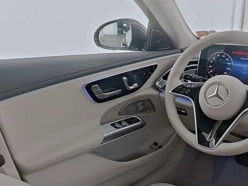 Mercedes-Benz E-Klasse 300 e Exclusive Line uit 2025, foto 8