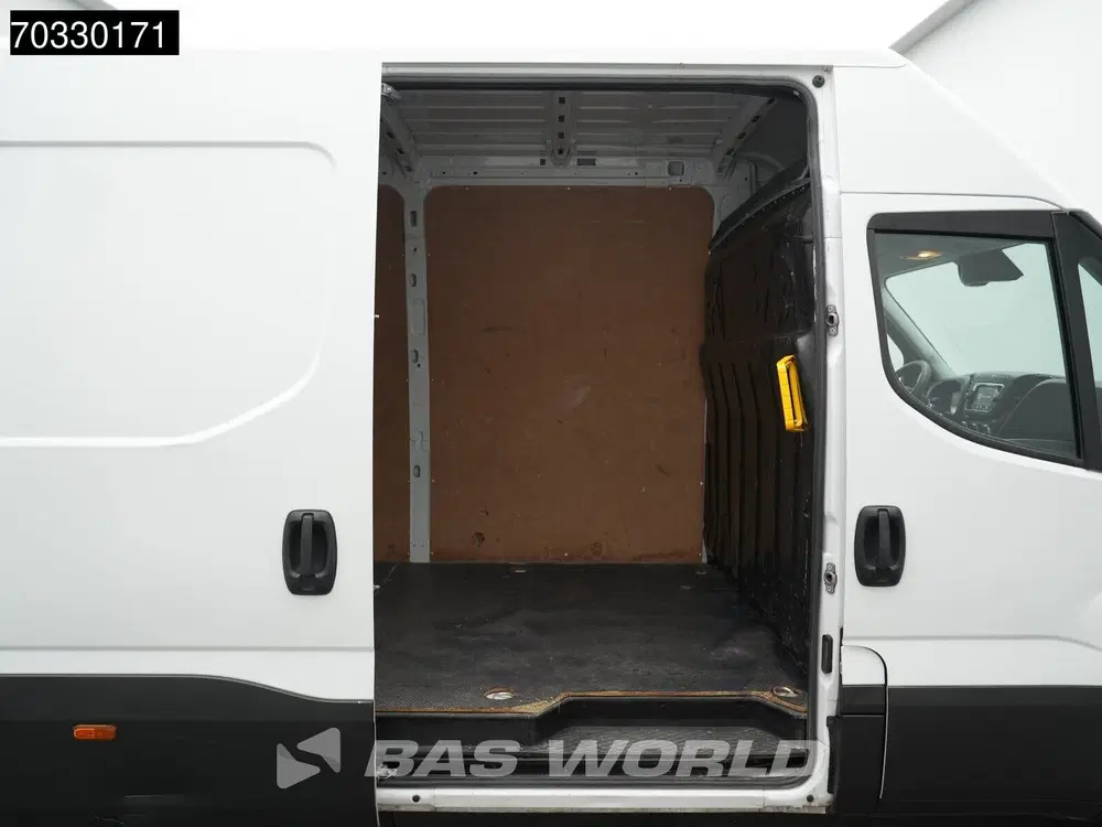 Iveco Daily Automaat L2H2 Airco Cruise Camera 3520L L2 uit 2023, foto 11