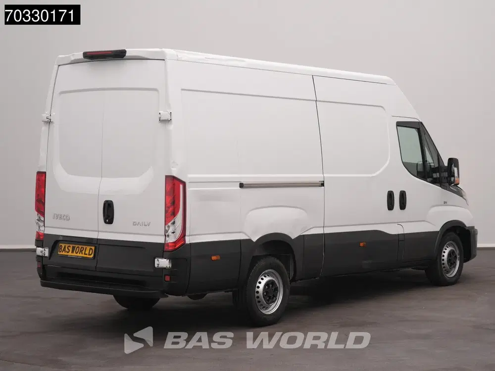 Iveco Daily Automaat L2H2 Airco Cruise Camera 3520L L2 uit 2023, foto 2