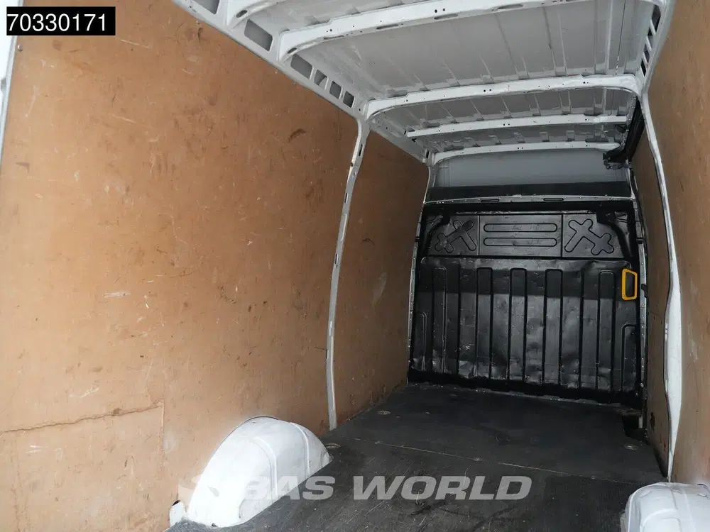 Iveco Daily Automaat L2H2 Airco Cruise Camera 3520L L2 uit 2023, foto 9