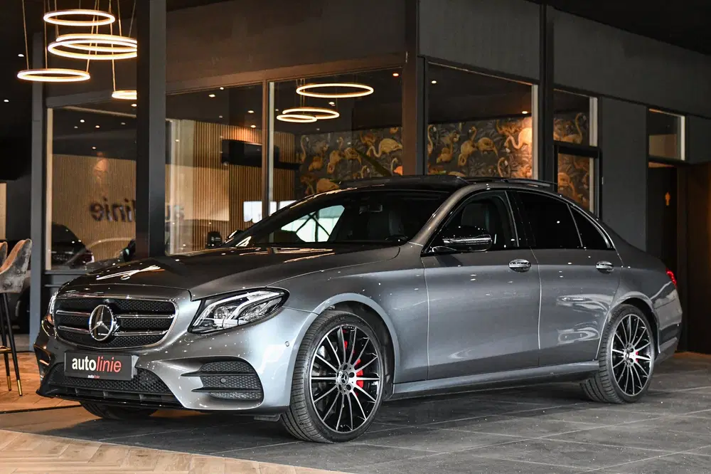 Mercedes-Benz E-Klasse 300 e AMG Night Ed uit 2019, foto 3