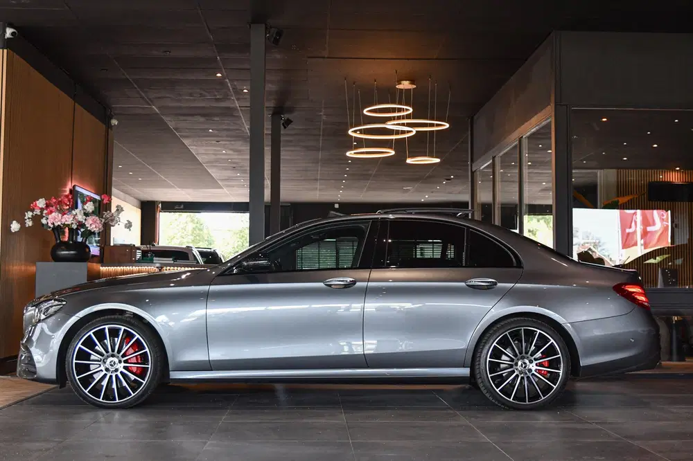 Mercedes-Benz E-Klasse 300 e AMG Night Ed uit 2019, foto 5