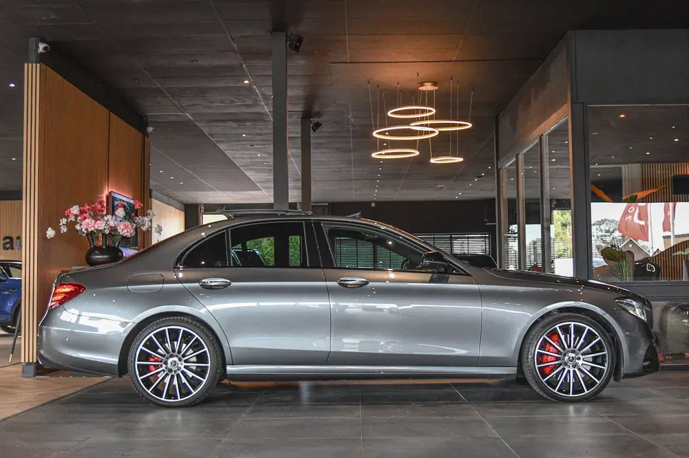 Mercedes-Benz E-Klasse 300 e AMG Night Ed uit 2019, foto 6