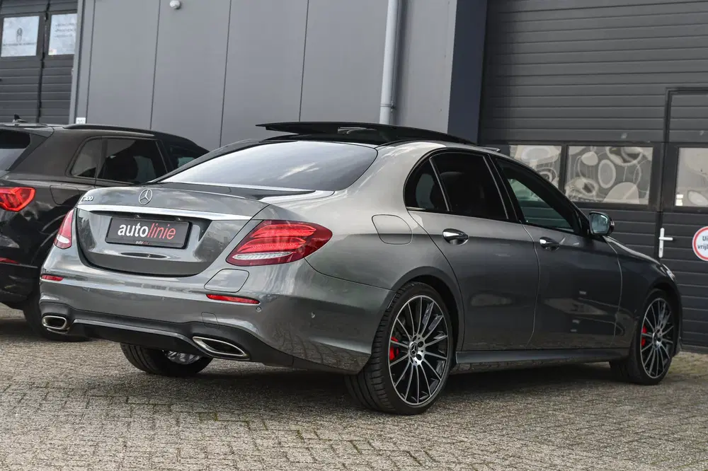 Mercedes-Benz E-Klasse 300 e AMG Night Ed uit 2019, foto 8