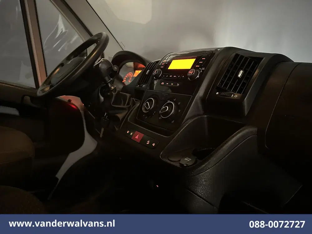 Peugeot Boxer 2.2 BlueHDi 141pk Bakwagen 1055kg laadverm uit 2022, foto 13
