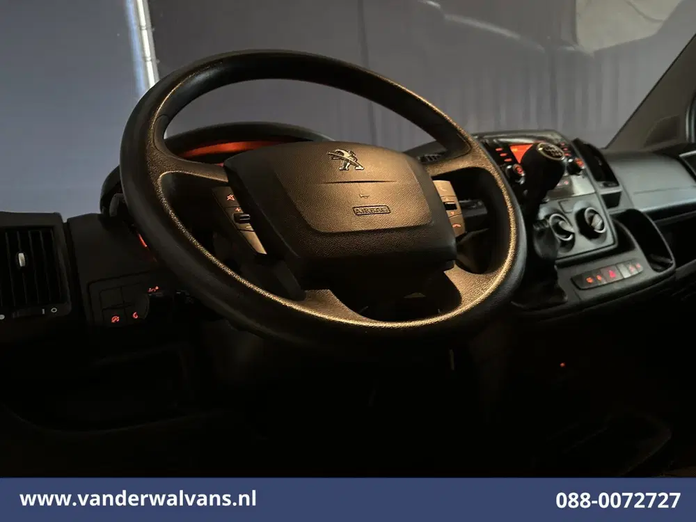 Peugeot Boxer 2.2 BlueHDi 141pk Bakwagen 1055kg laadverm uit 2022, foto 14