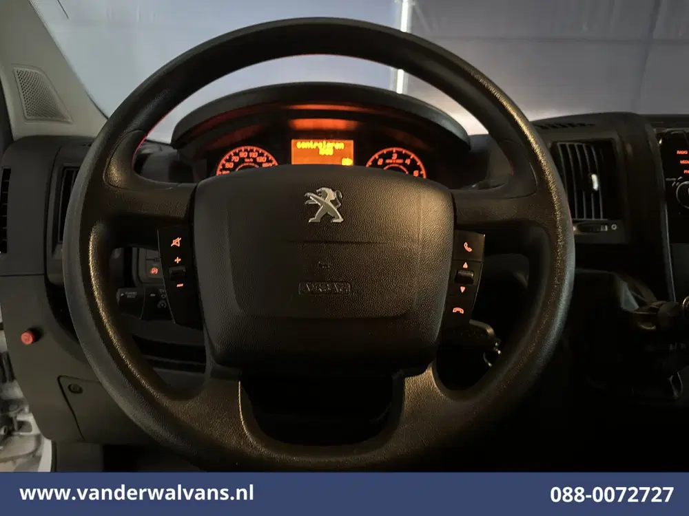 Peugeot Boxer 2.2 BlueHDi 141pk Bakwagen 1055kg laadverm uit 2022, foto 15