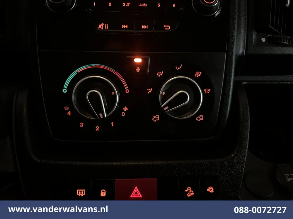 Peugeot Boxer 2.2 BlueHDi 141pk Bakwagen 1055kg laadverm uit 2022, foto 6