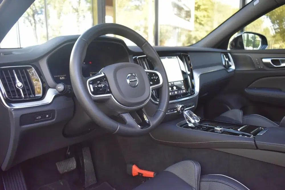 Volvo V60 2.0 T8 AWD + Dark uit 2026, foto 3