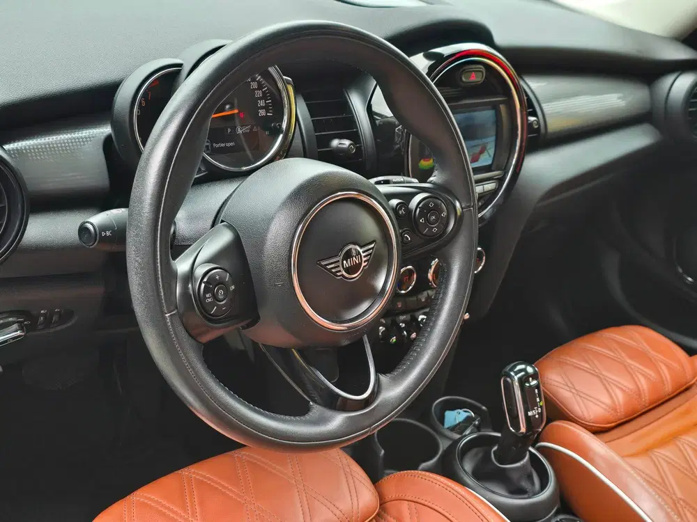 Mini Cooper 1.5 Cooper Business Edition uit 2019, foto 11