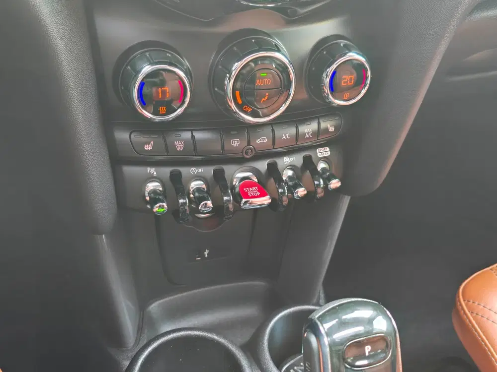 Mini Cooper 1.5 Cooper Business Edition uit 2019, foto 13