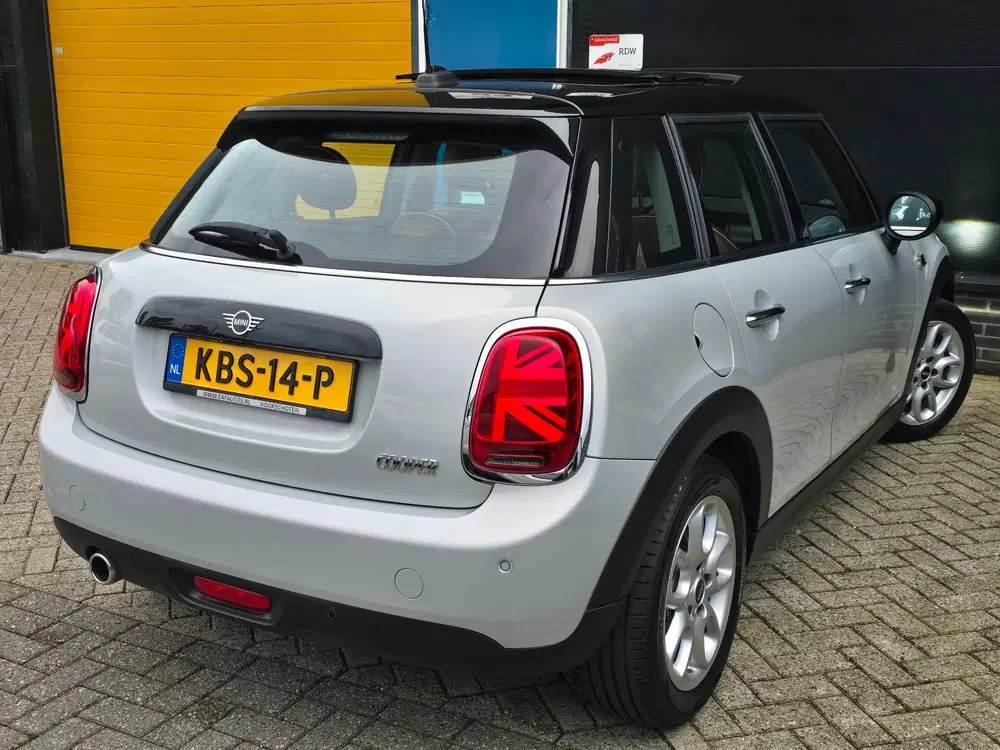Mini Cooper 1.5 Cooper Business Edition uit 2019, foto 4