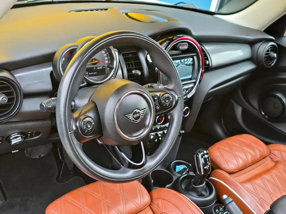 Mini Cooper 1.5 Cooper Business Edition uit 2019, foto 5