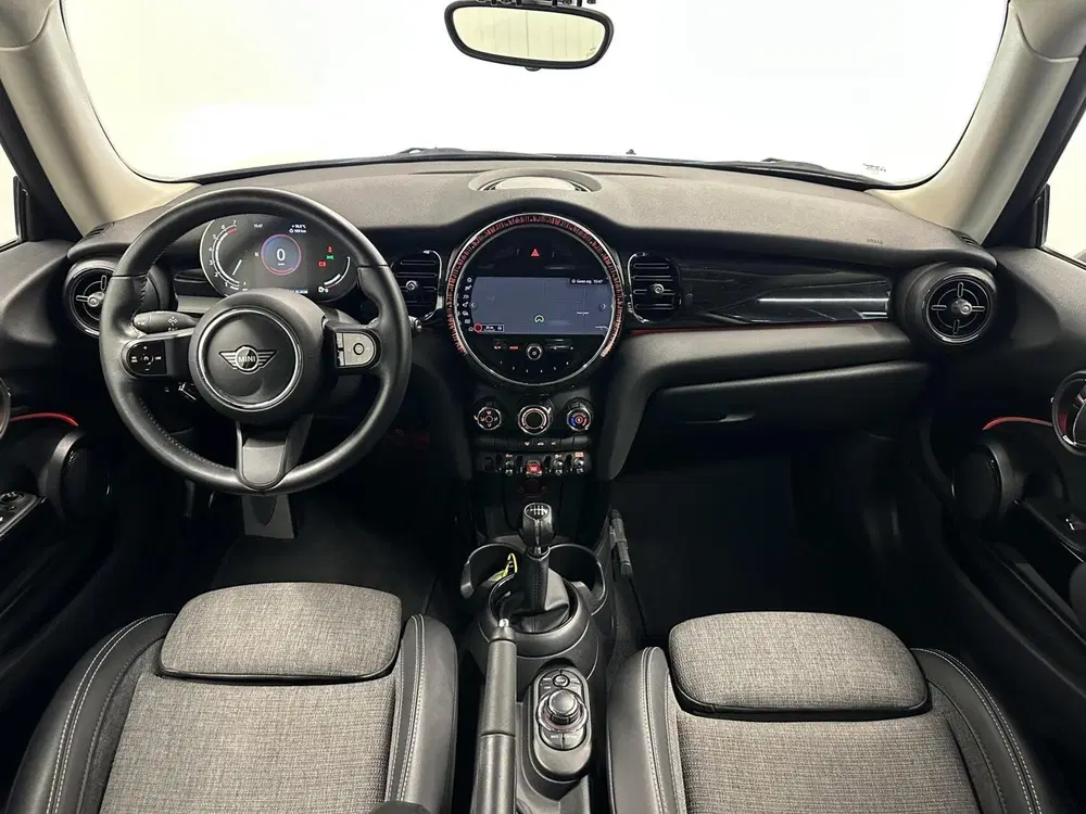 Mini Cooper 1.5 Cooper Business Edition uit 2021, foto 2