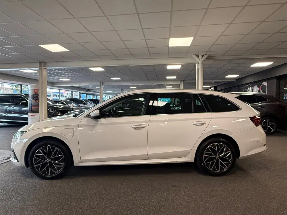 Skoda Octavia 1.4 TSI iV PHEV Sportline Business uit 2023, foto 2