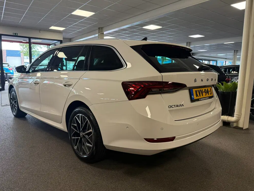 Skoda Octavia 1.4 TSI iV PHEV Sportline Business uit 2023, foto 3