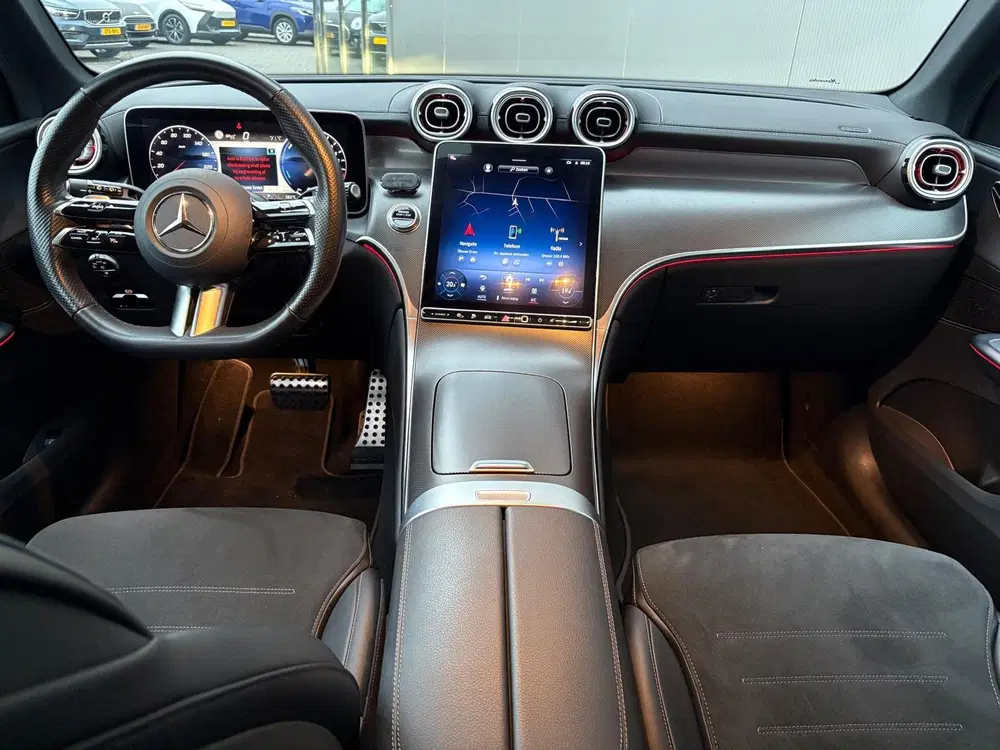 Mercedes-Benz GLC GLC 300e 4MATIC AMG Line 360camera uit 2023, foto 7