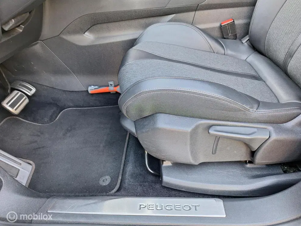 Peugeot 3008 1.2 PureTech GT Line Avantage. Full-Map Na uit 2020, foto 12