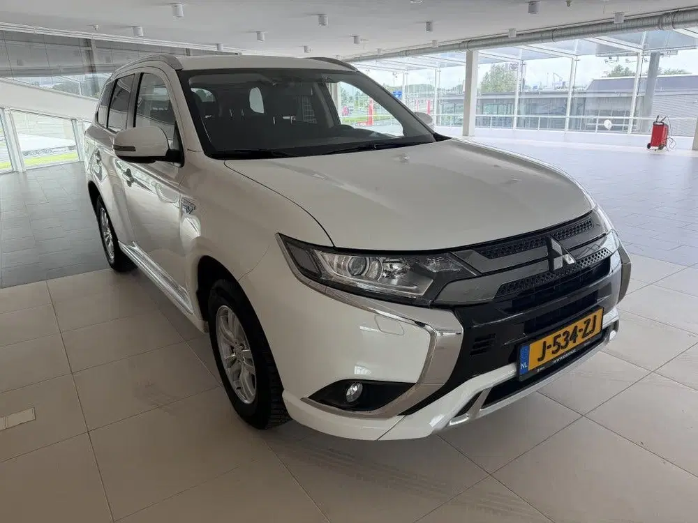 Mitsubishi Outlander 2.4 PHEV Pure (bj 2020 uit 2020