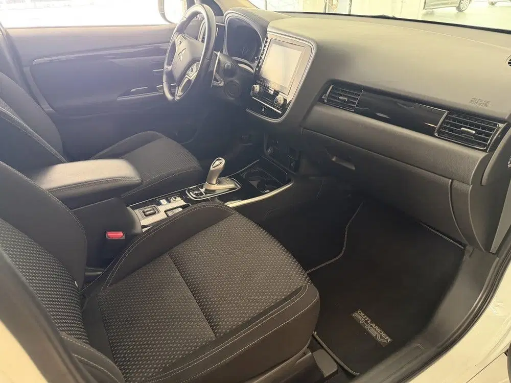 Mitsubishi Outlander 2.4 PHEV Pure (bj 2020 uit 2020, foto 3