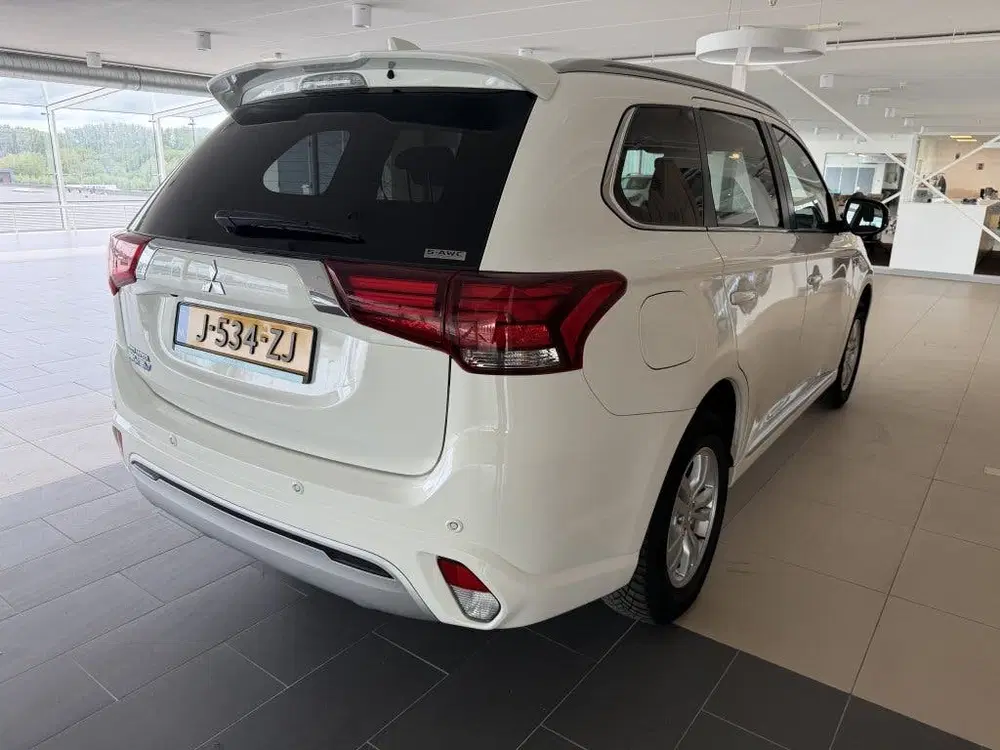 Mitsubishi Outlander 2.4 PHEV Pure (bj 2020 uit 2020, foto 4