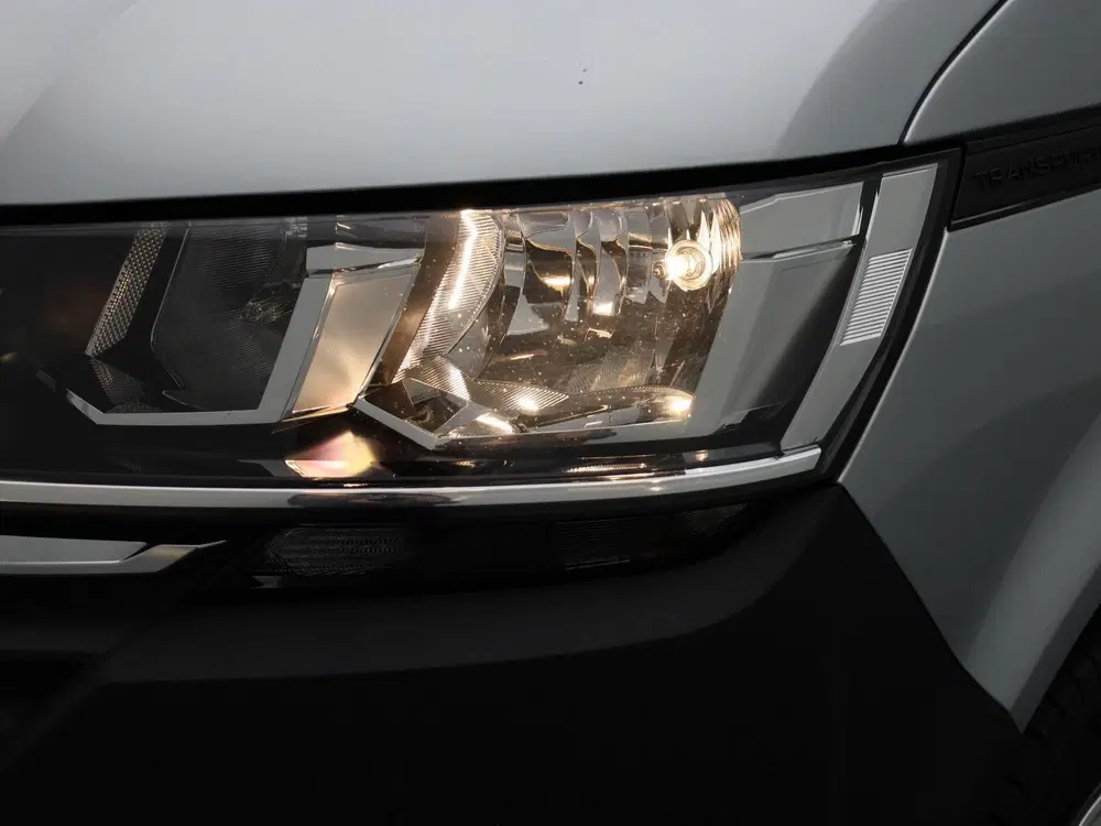 Volkswagen Transporter 2.0 TDI L2H1 150PK uit 2021, foto 10