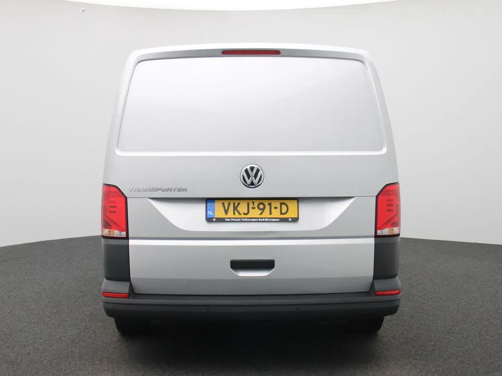 Volkswagen Transporter 2.0 TDI L2H1 150PK uit 2021, foto 5
