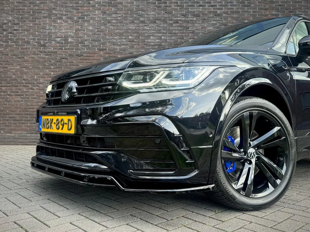 Volkswagen Tiguan R-LINE uit 2023, foto 2