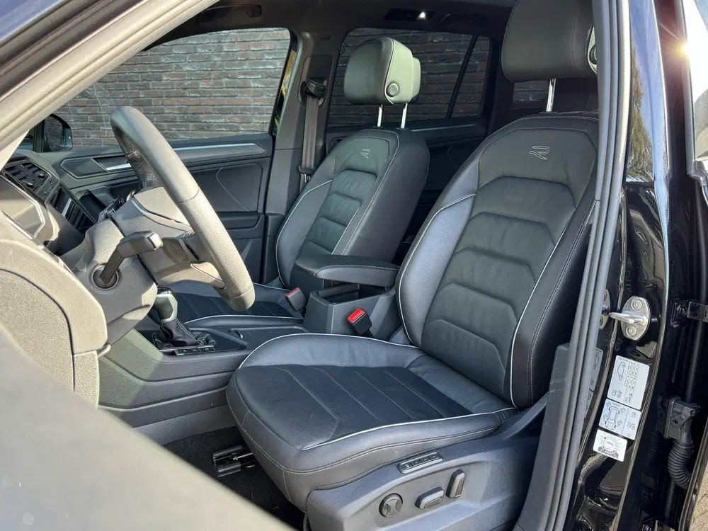 Volkswagen Tiguan R-LINE uit 2023, foto 5