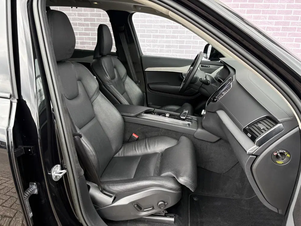 Volvo XC90 2.0 T8 Recharge AWD Ultimate Dark uit 2022, foto 4