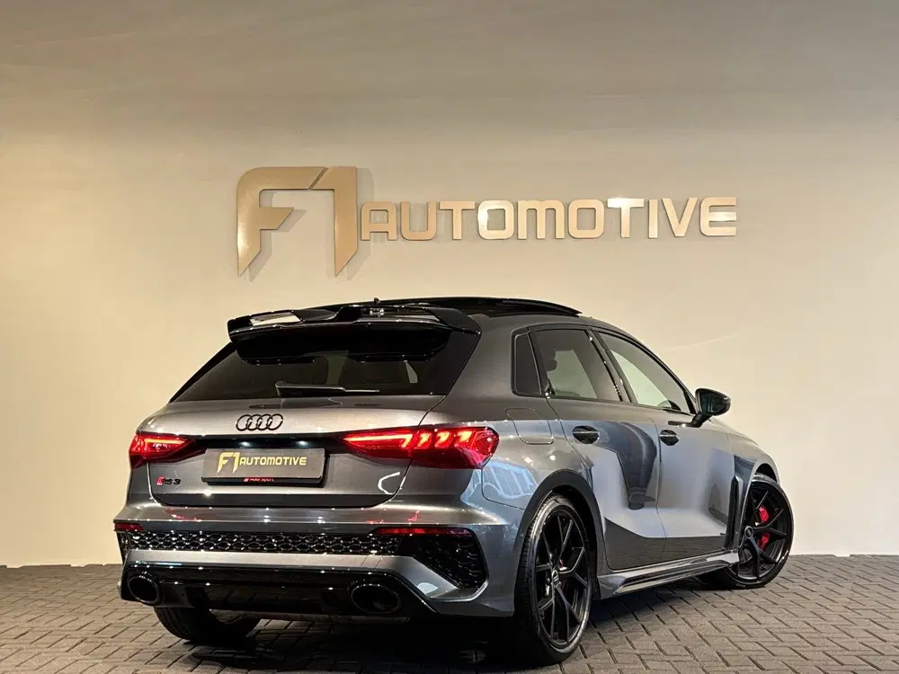 Audi RS3 Sportback 2.5 TFSI quattro Pano uit 2023, foto 4