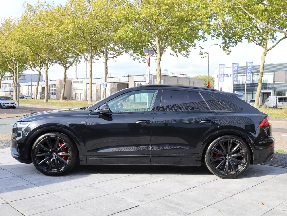 Audi Q8 60 TFSI e quattro Competition Panodak uit 2022, foto 2