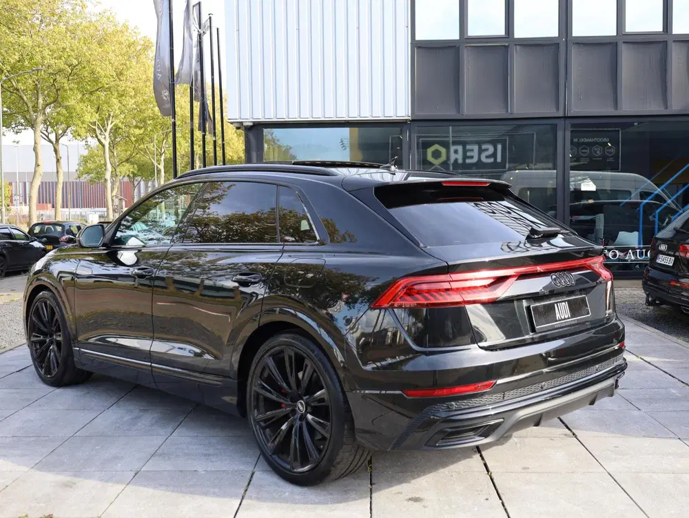 Audi Q8 60 TFSI e quattro Competition Panodak uit 2022, foto 3