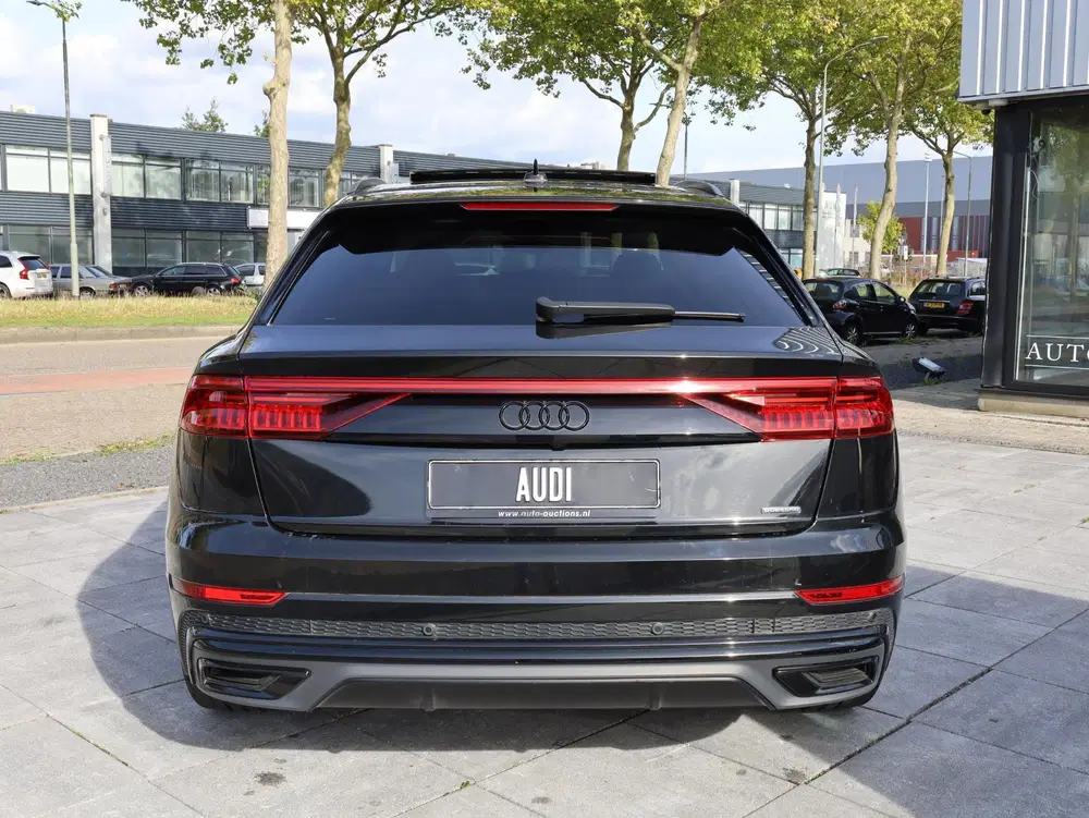 Audi Q8 60 TFSI e quattro Competition Panodak uit 2022, foto 4