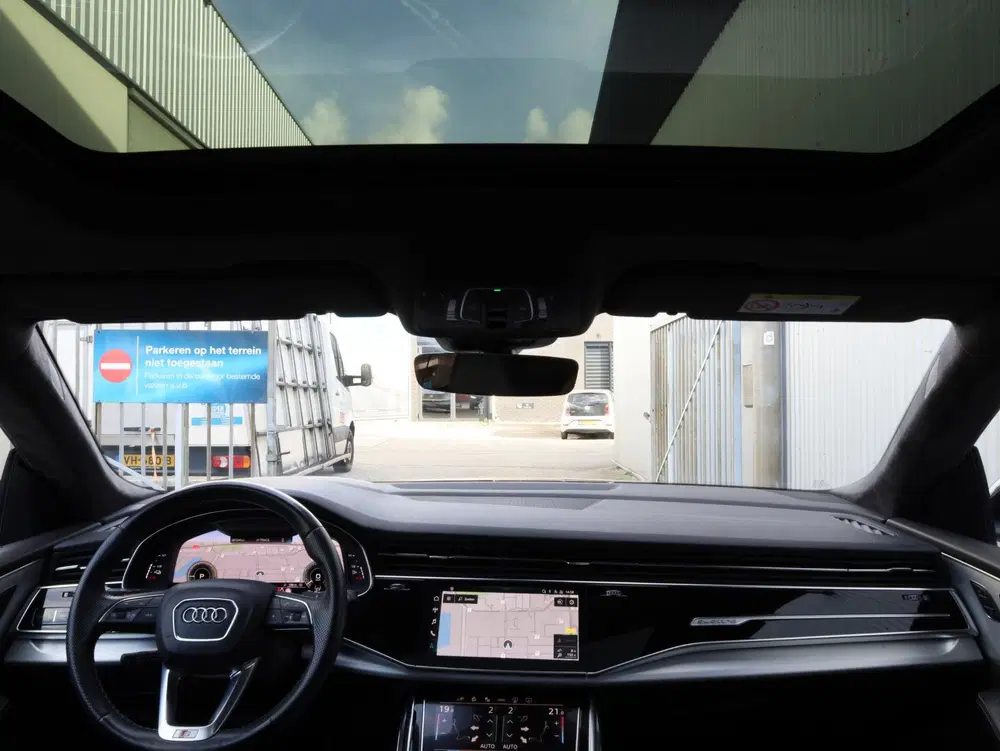 Audi Q8 60 TFSI e quattro Competition Panodak uit 2022, foto 8