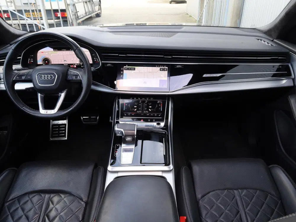 Audi Q8 60 TFSI e quattro Competition Panodak uit 2022, foto 9