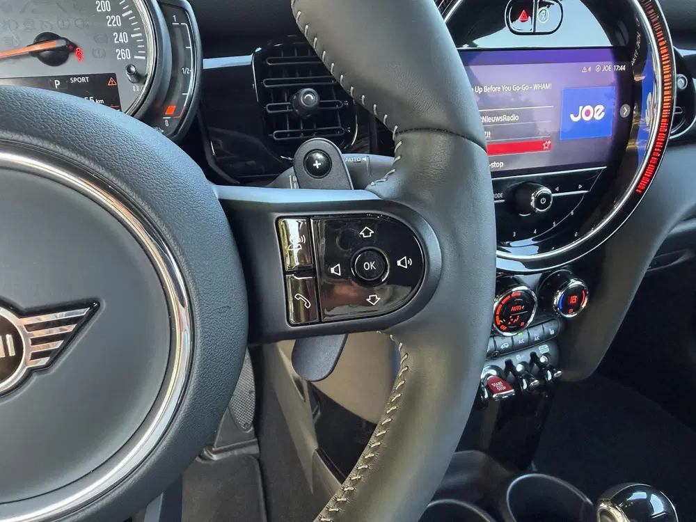 Mini Cabrio 2.0 Cooper S Essential uit 2023, foto 11