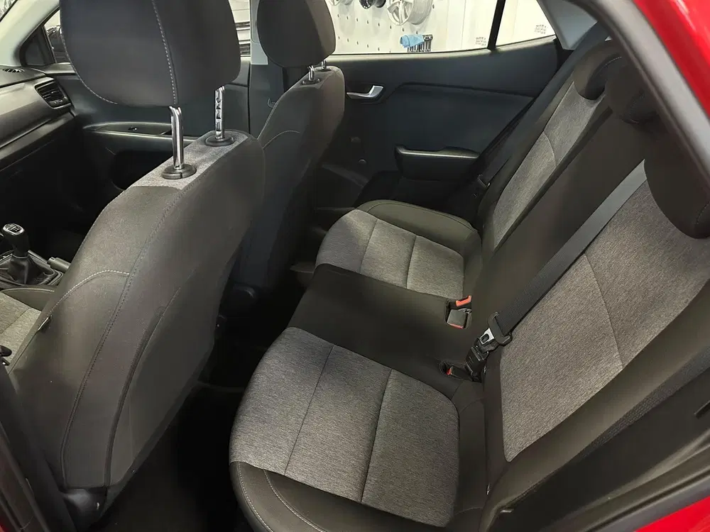 Kia Stonic 1.0 T-GDi DynamicLine uit 2019, foto 15