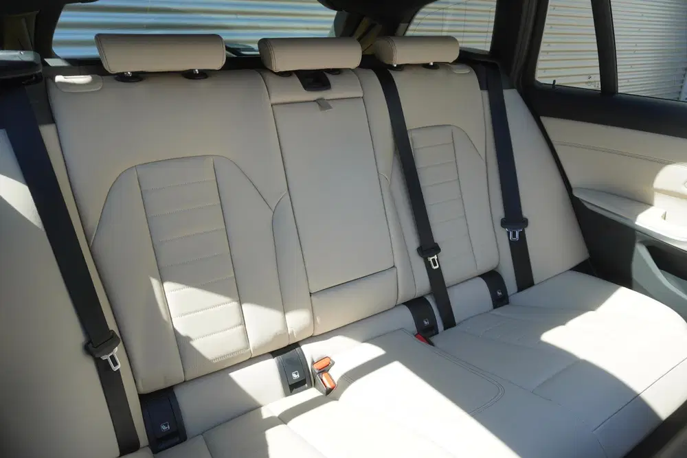BMW 3-serie Touring 330e uit 2025, foto 11