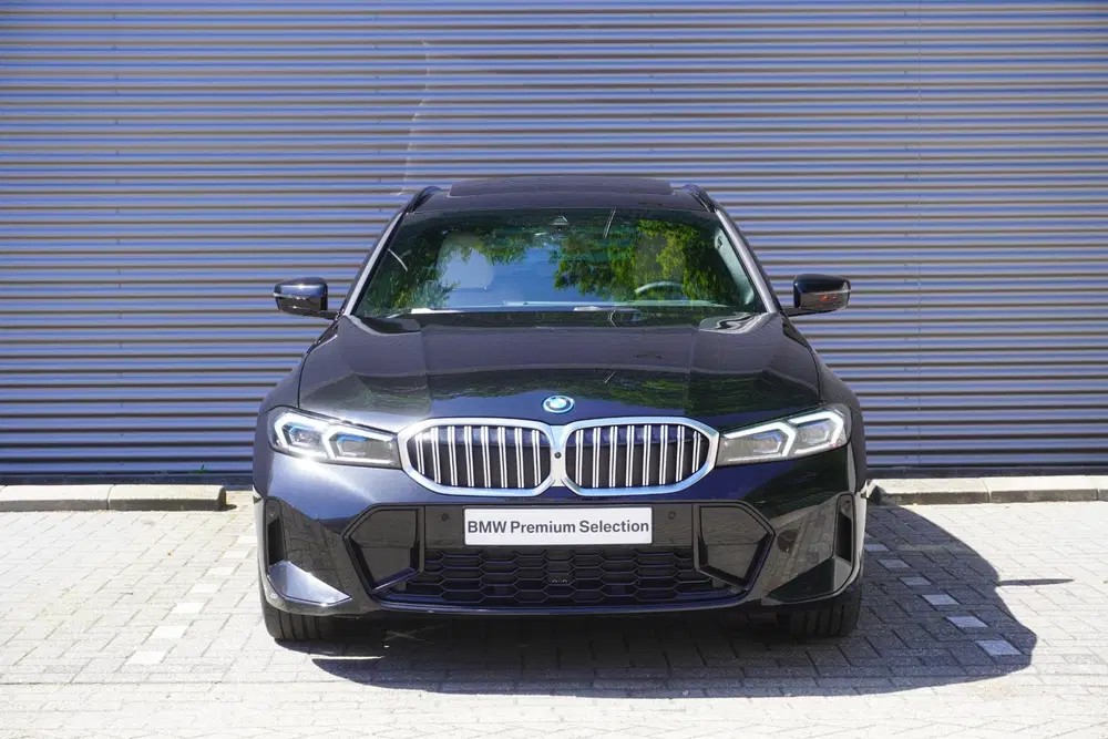 BMW 3-serie Touring 330e uit 2025, foto 3