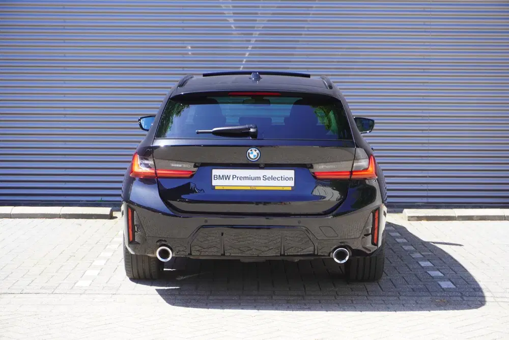 BMW 3-serie Touring 330e uit 2025, foto 5
